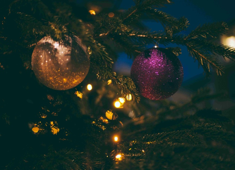 Es glitzert und schneit zur Weihnachtszeit – Unsere Infos zum Jahresende